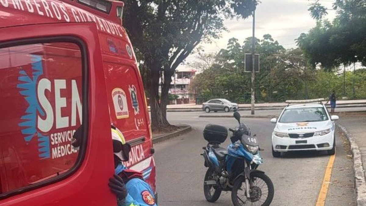 El siniestro vial ocurrió en la intersección de Enrique de Grau Ruiz y Antonio Parra Velasco, en el sector de Sauces 9.
