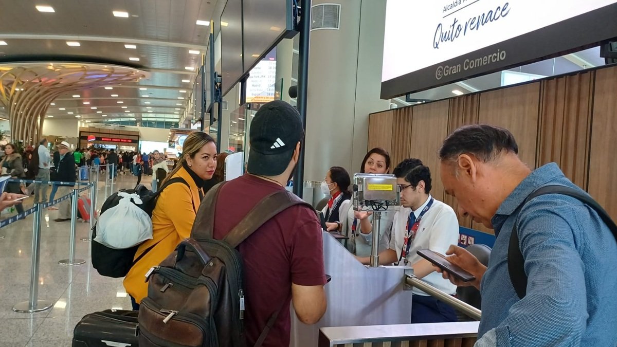 Avianca recomendó a los pasajeros que si el vuelo no está confirmado, se evite acudir a los aeropuertos.