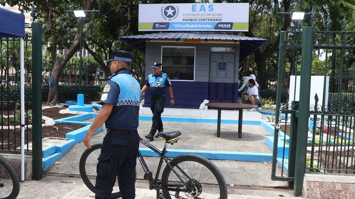 Agentes municipales custodiarán el parque Centenario.