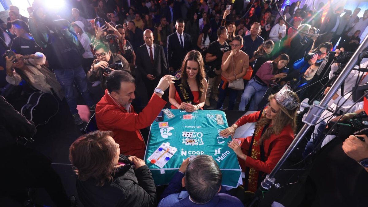 El alcalde Pabel Muñoz inaugura la edición 56 del Mundial de 40 durante las fiestas de Quito.