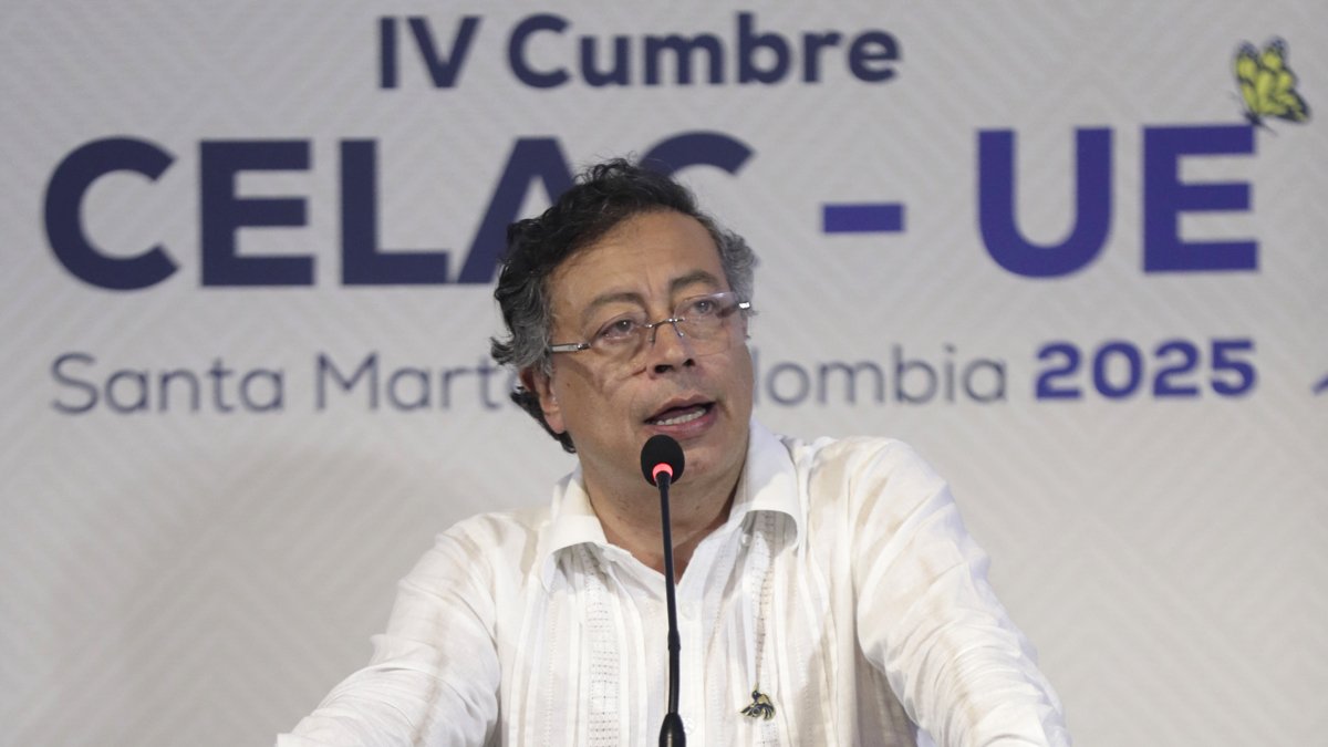 El presidente de Colombia, Gustavo Petro, ofrece declaraciones al final de la IV Cumbre CELAC-UE en Santa Marta.