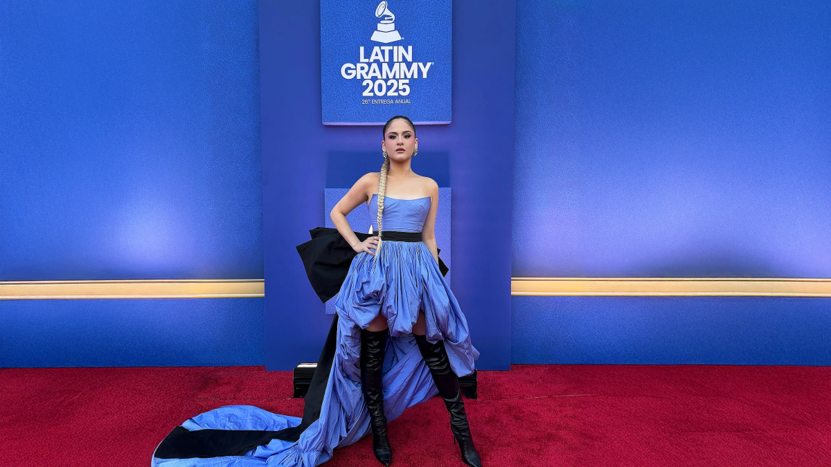 Mar Rendón lució un maxi vestido celeste estilo globo en los Latim Grammy 2025.