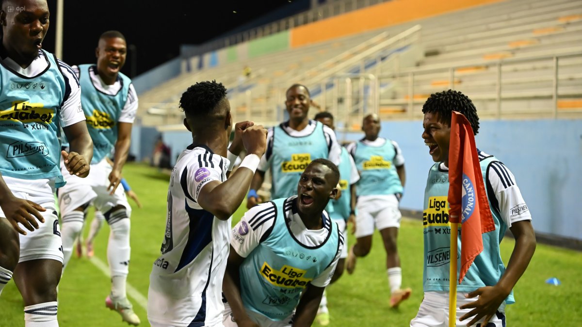 Ante Delfín, Emelec cortó una racha de cuatro derrotas al hilo.