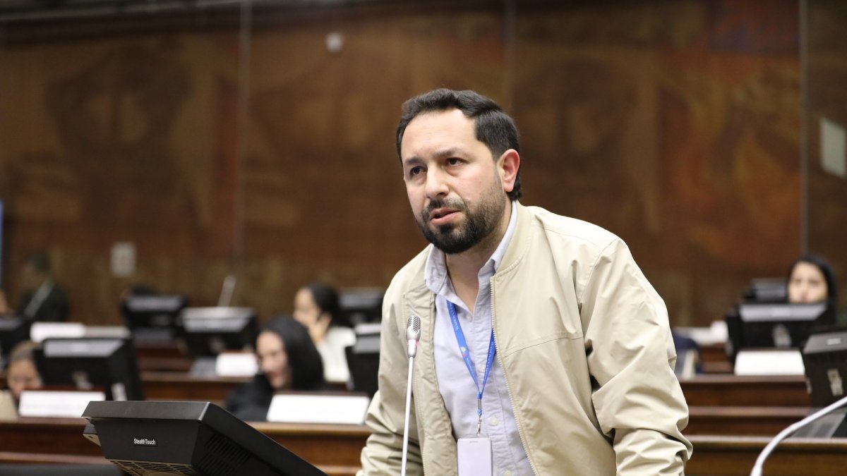 Adrián Castro, de ADN, anunció que aún están recopilando las propuestas de reforma.