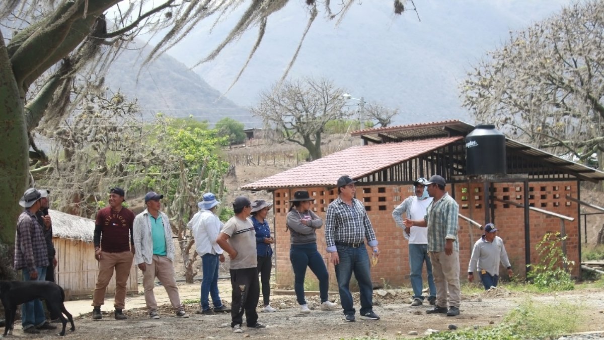 Trabajos. La unión de los padres permitió que el bachillerato sea una realidad.