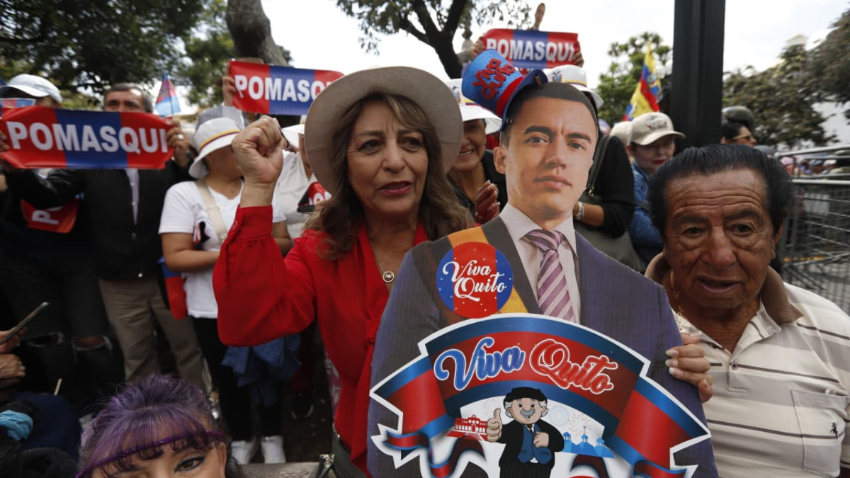 Parroquias rurales llegan a la plaza grande en apoyo a Daniel Noboa.