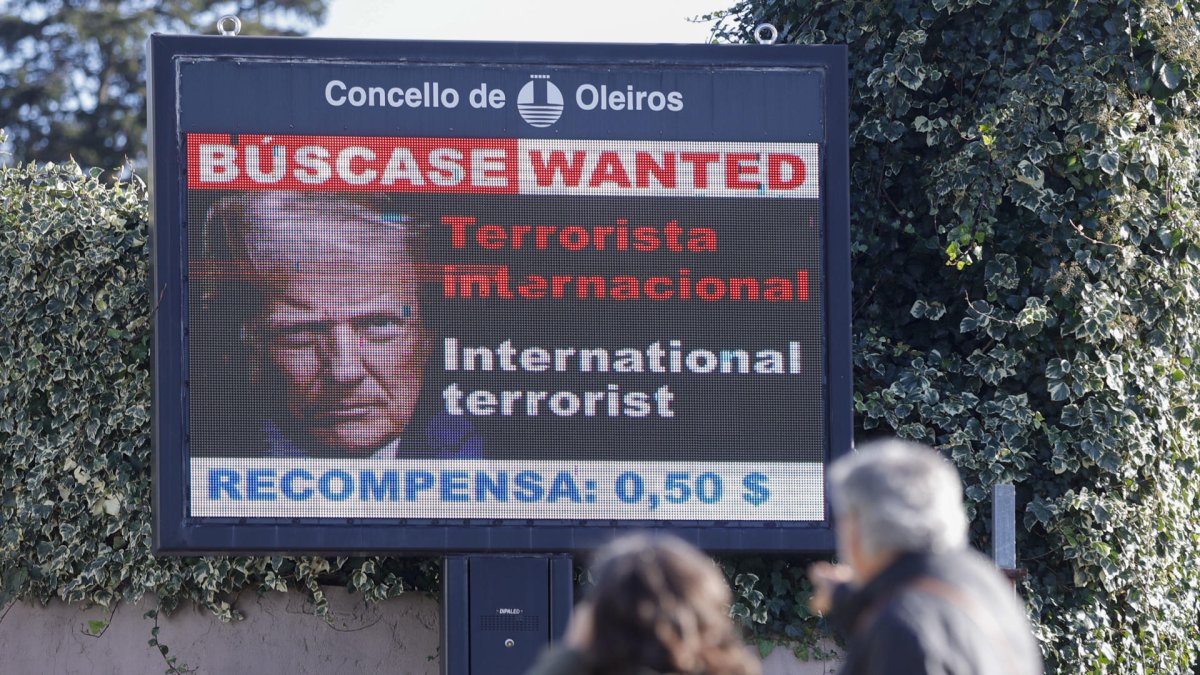 El gobierno local de Oleiros (A Coruña), en manos de Alternativa dos Veciños, ha lanzado un aviso de 'captura' del presidente Donald Trump, con el ofrecimiento de una recompensa de medio dólar.