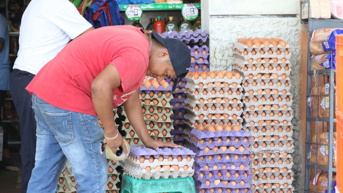 Un local donde venden huevos cerca del mercado de la calle Pedro Pablo Gómez, en Guayaquil.