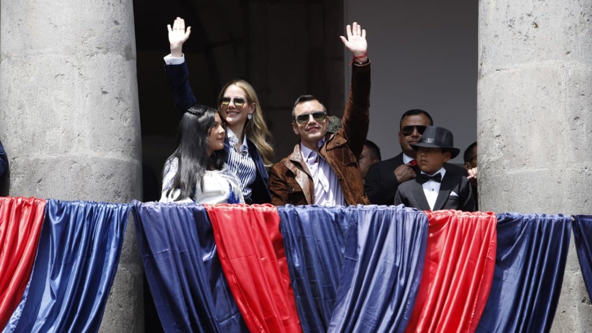Daniel Noboa y su esposa durante la Serenata Quiteña.