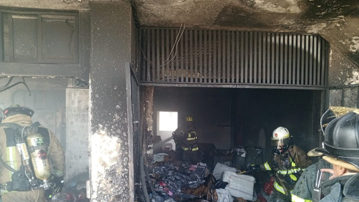 Personal del Cuerpo de Bomberos de Guayaquil atendieron la emergencia la tarde de este martes 2 de diciembre.