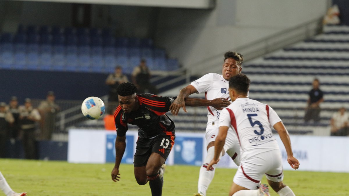 Emelec cayó 2-1 en casa contra Liga de Quito en la semifinal (ida) de la Copa Ecuador.