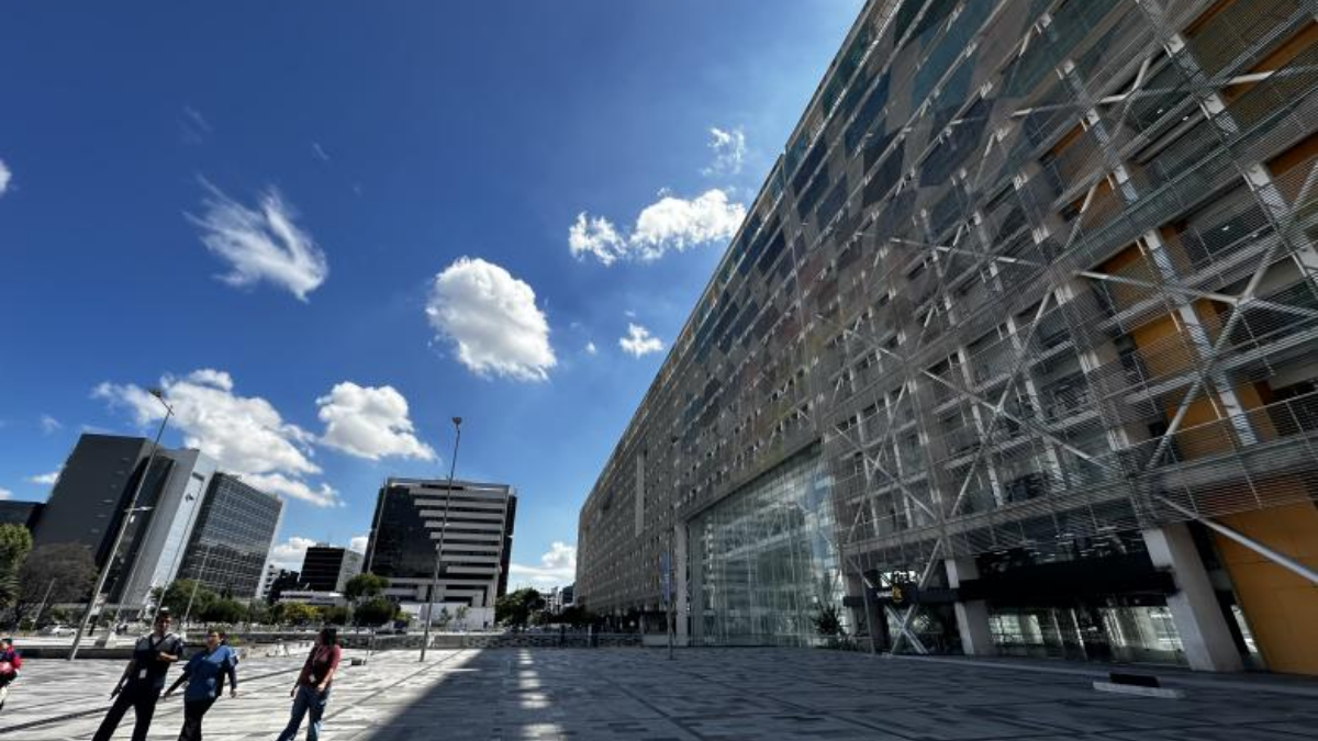 El ministro de Trabajo descartó despidos masivos en el sector público.