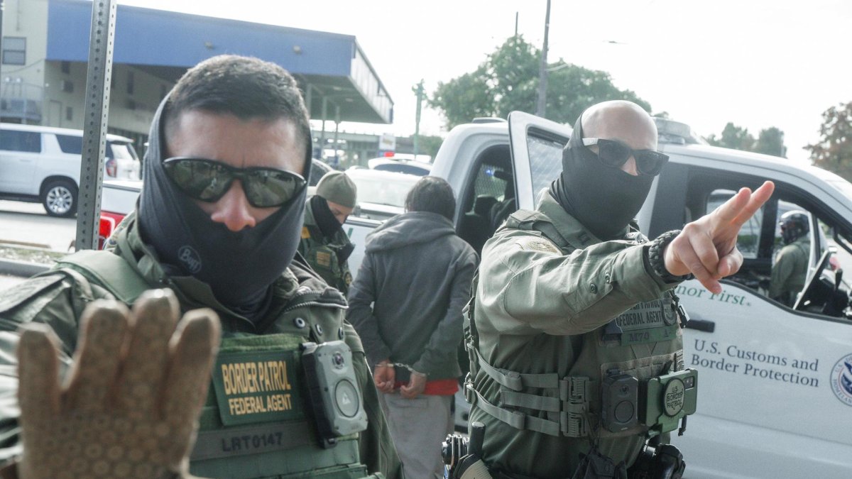 Agentes de la Patrulla Fronteriza realizan detenciones en Nueva Orleáns, Luisiana (EE.UU.)