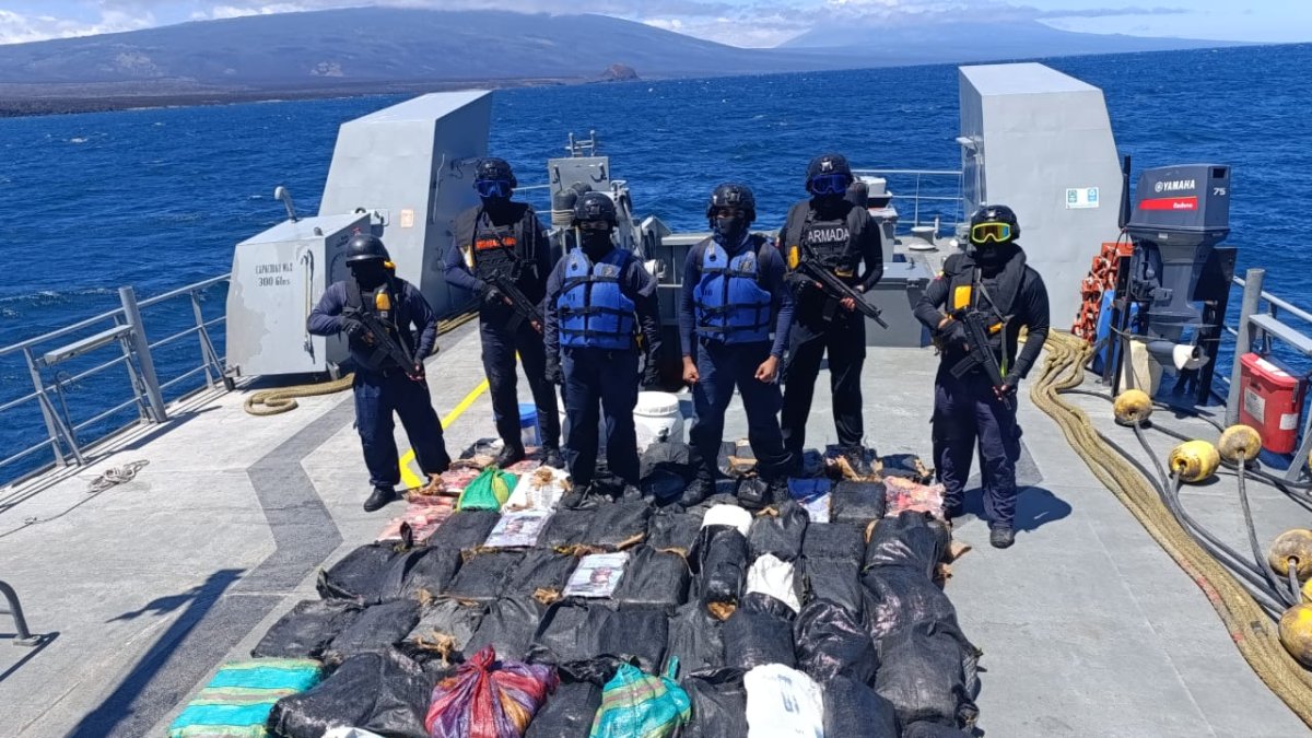 Las Fuerzas Armadas informaron sobre la aprehensión de una embarcación con siete tripulantes durante un patrullaje en Galápagos.