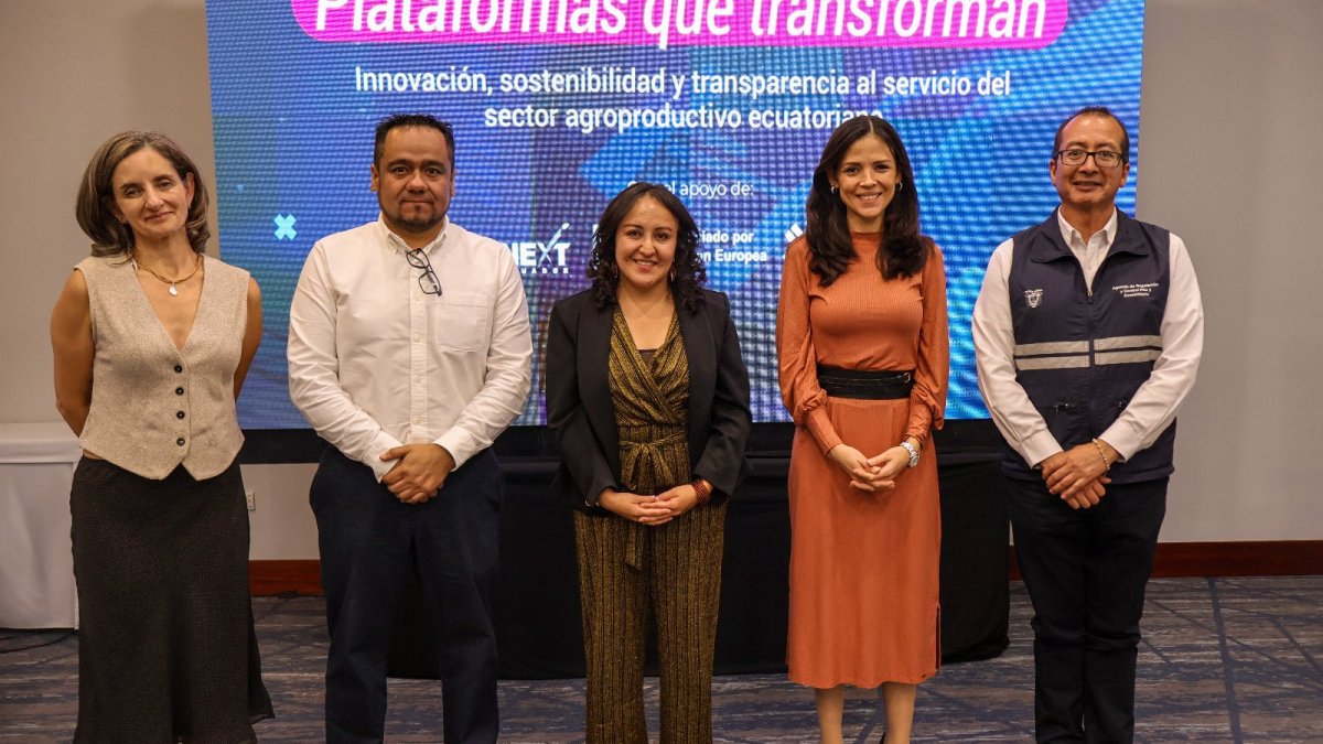 Autoridades de la Agencia de Regulación y Control Fito y Zoosanitario presentan dos plataformas para agilizar el trabajo de agricultores, exportadores e investigadores.