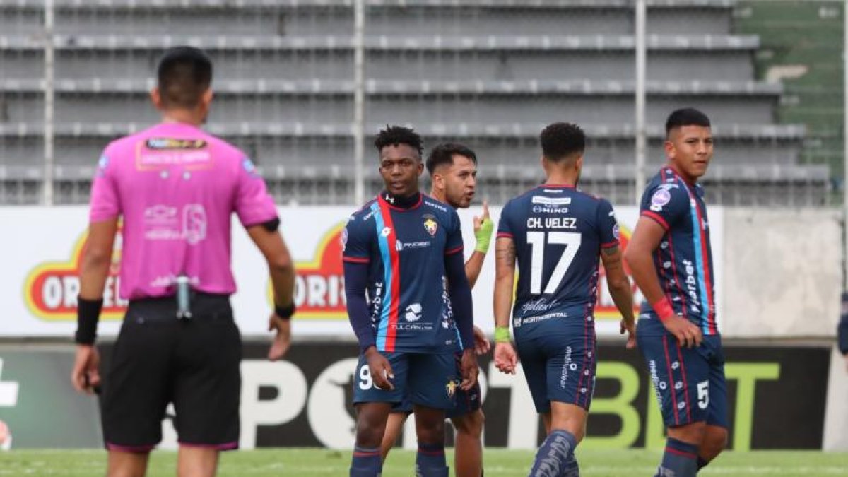 Los jugadores de El Nacional luego de uno de los últimos partidos del Hexagonal 2 de la LigaPro.