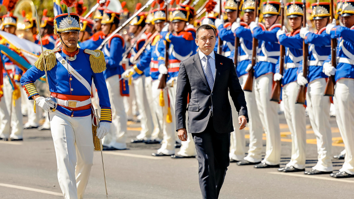 El presidente de Ecuador, Daniel Noboa, durante la ceremonia oficial de llegada al Palacio del Planalto, en Brasilia