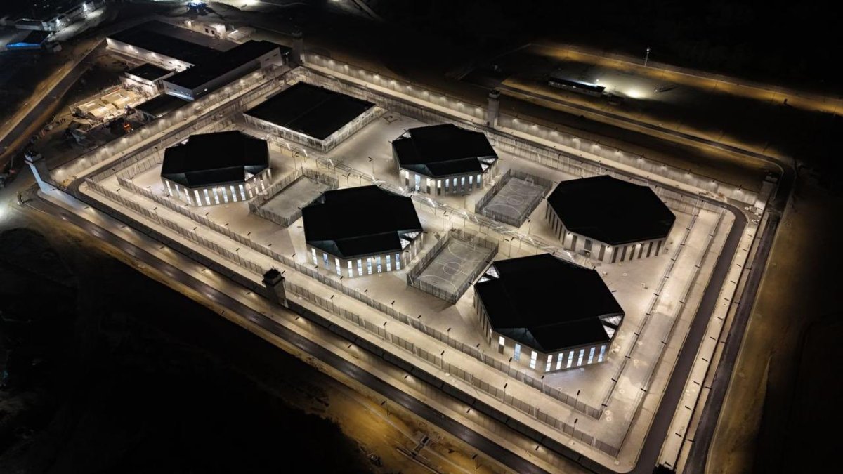 El ministro del Interior, John Reimberg, publicó esta imagen sobre la cárcel del Encuentro.