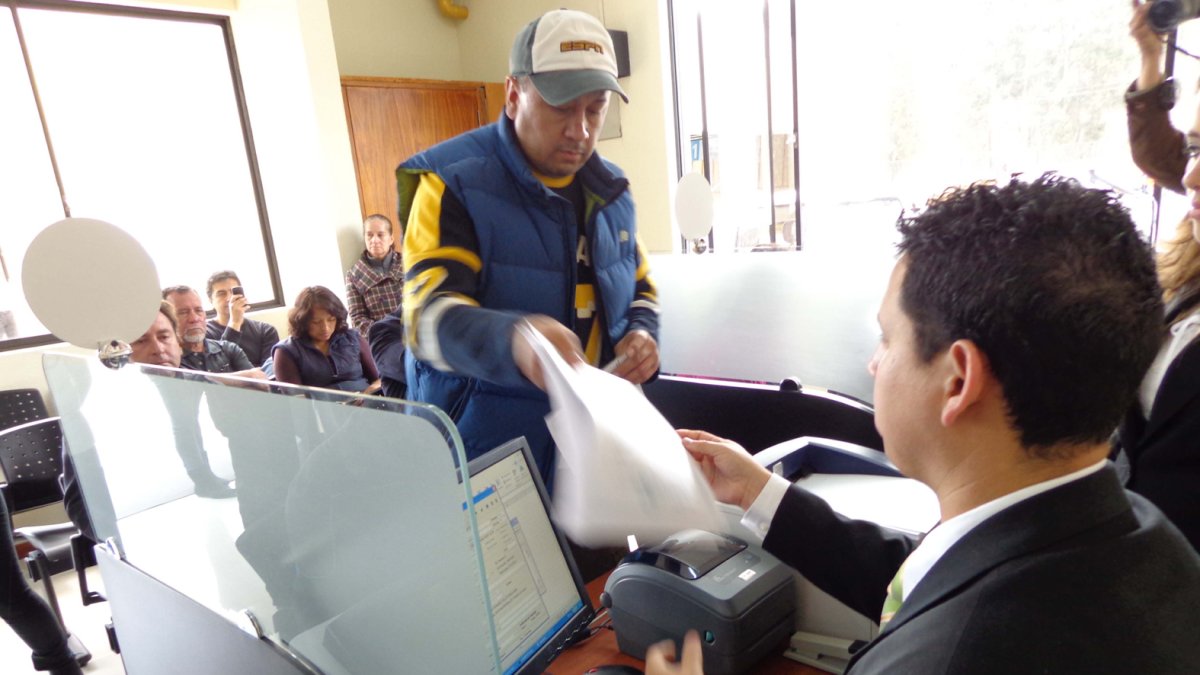 Diciembre es el último mes para que los propietarios de vehículos en Ecuador regularicen su matrícula.