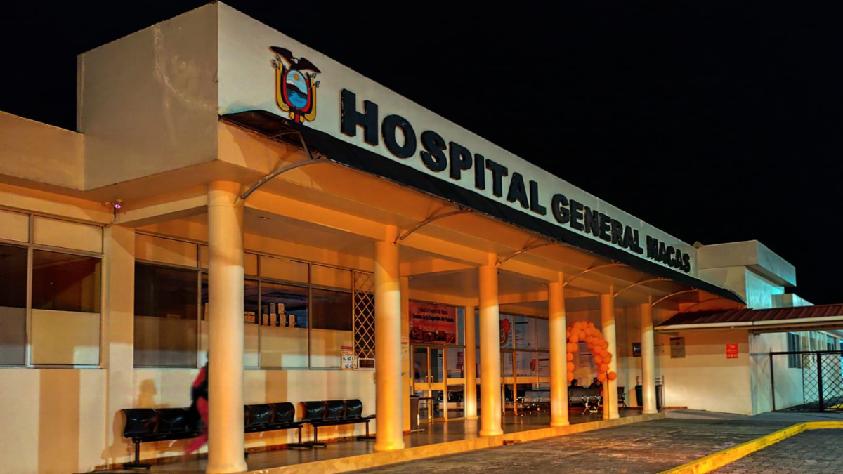 Una imagen del Hospital General de Macas, en donde el cuerpo de una bebé recién nacida fue entregada en un cartón a sus padres.