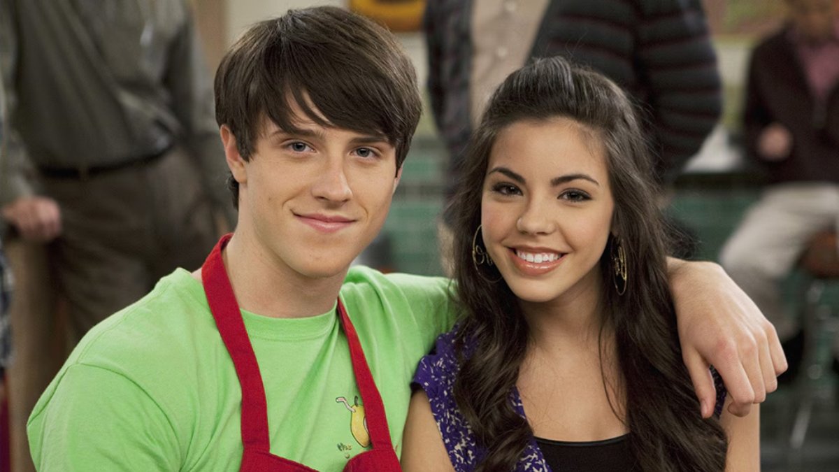 Shane Harper y Samantha Boscarino ahora están oficialmente casados.