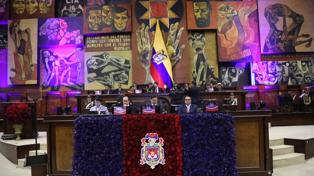 La Asamblea entregó 26 reconocimientos a instituciones y personalidades de Quito.