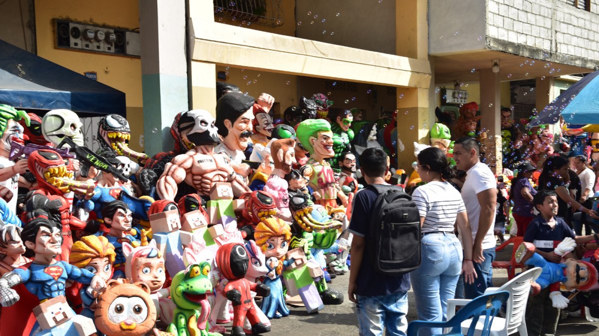 El Municipio de Guayaquil habilita corredores navideños y de monigotes.