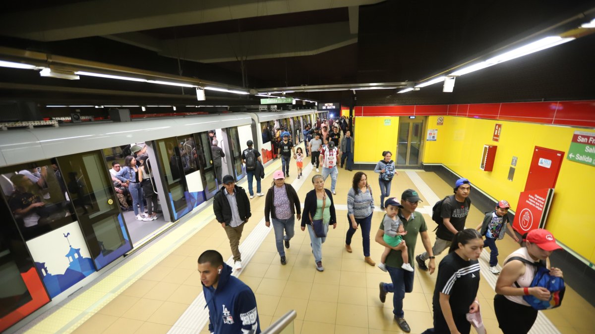 Con dos años de operación, el Metro de Quito continúa en el centro del debate público por dudas técnicas y administrativas.