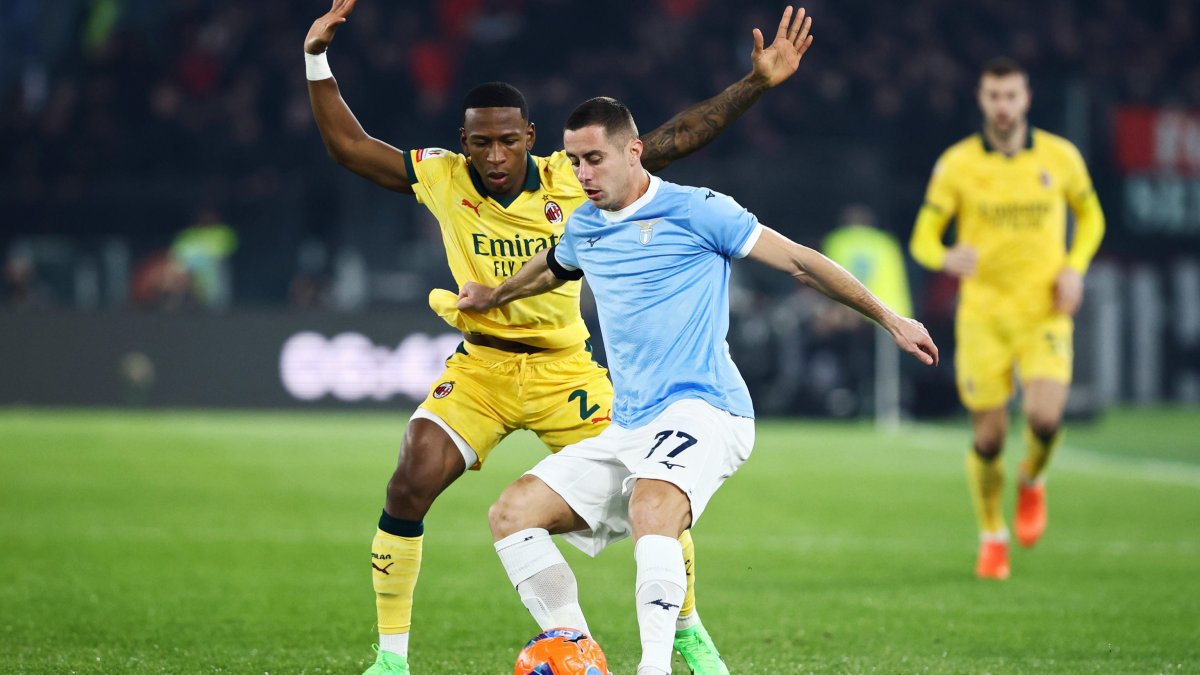 Pervis Estupiñán quedó eliminado de la Copa de Italia ante Lazio.