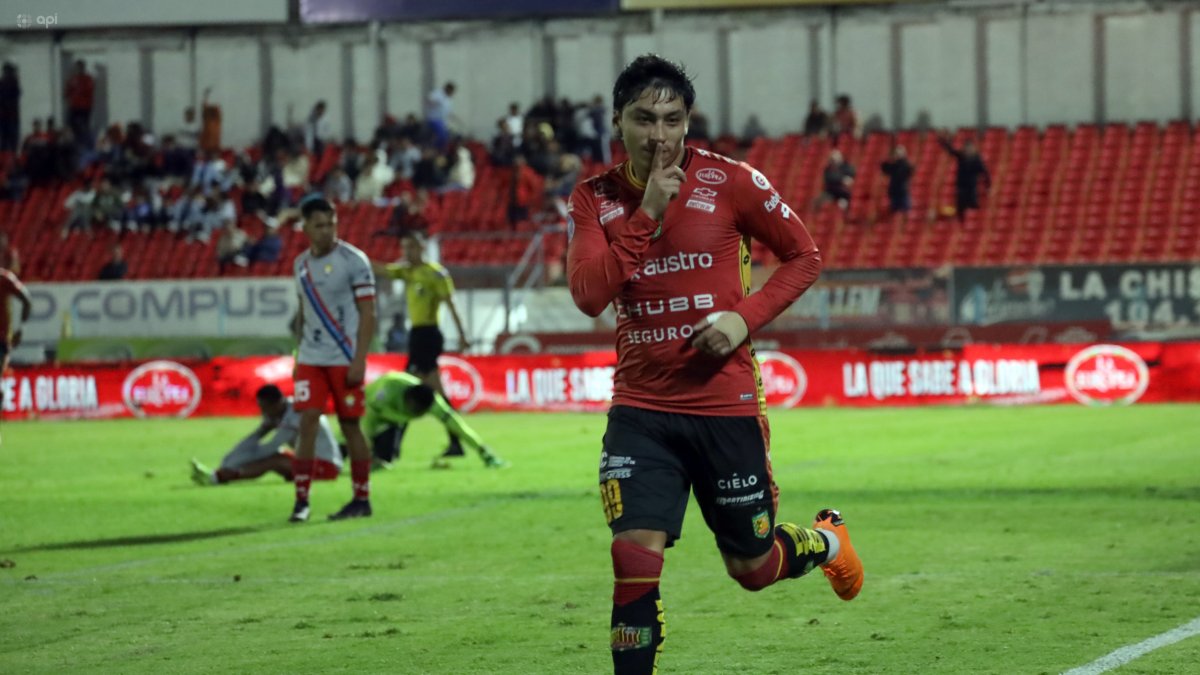 Deportivo Cuenca pelea por la clasificación a la Copa Sudamericana 2026.