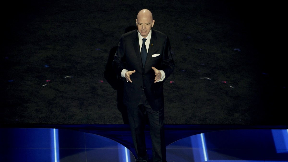 El presidente de la FIFA, Giovanni Infantino, se dirige al público durante el sorteo de la Final de la Copa Mundial de la FIFA 2026.
