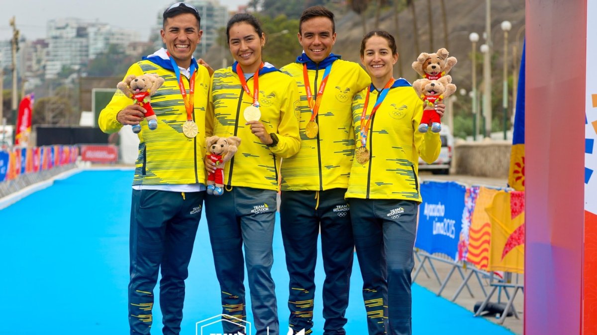 La delegación de deportistas ecuatorianos se llevó el oro sudamericano en Triatlón.