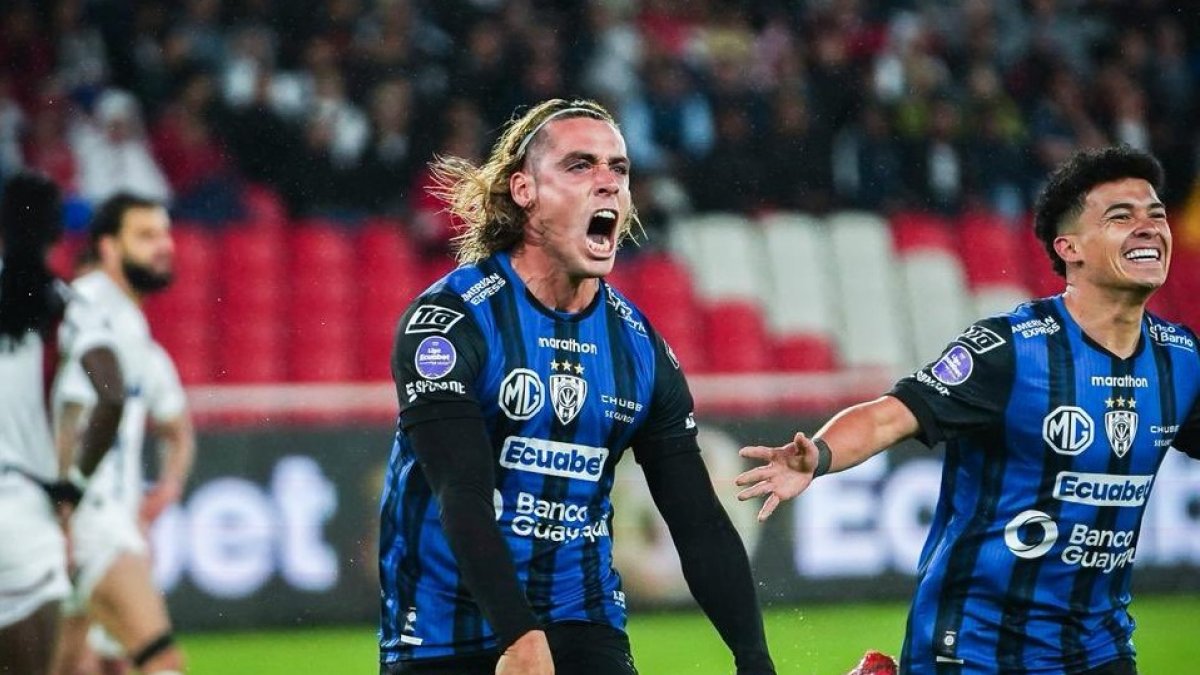 Claudio Spinelli (c) fue el goleador del Independiente del Valle campeón de la LigaPro 2025.