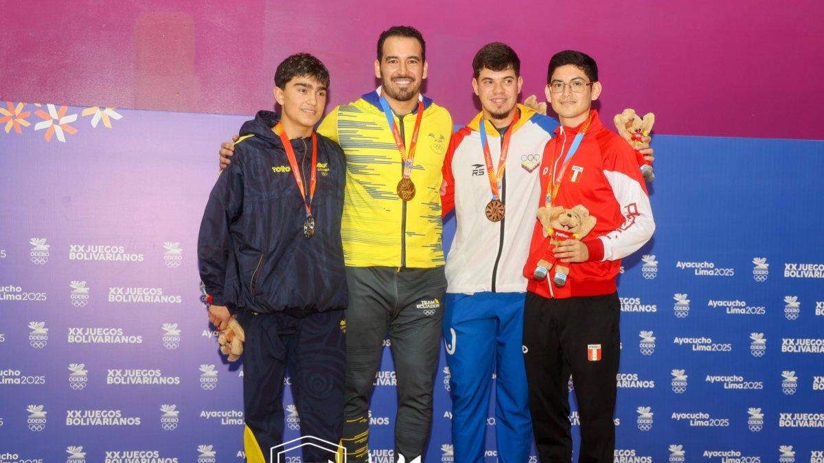 Alberto Miño (amarillo) fue oro en la competencia individual masculina en Perú.