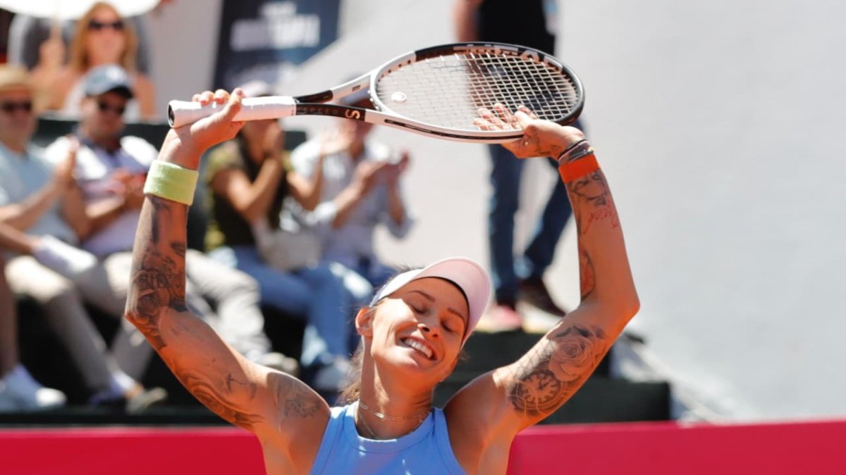 Polona Hercog celebra tras derrotar por 6-2 y 6-2 a Leolia Jeanjean.