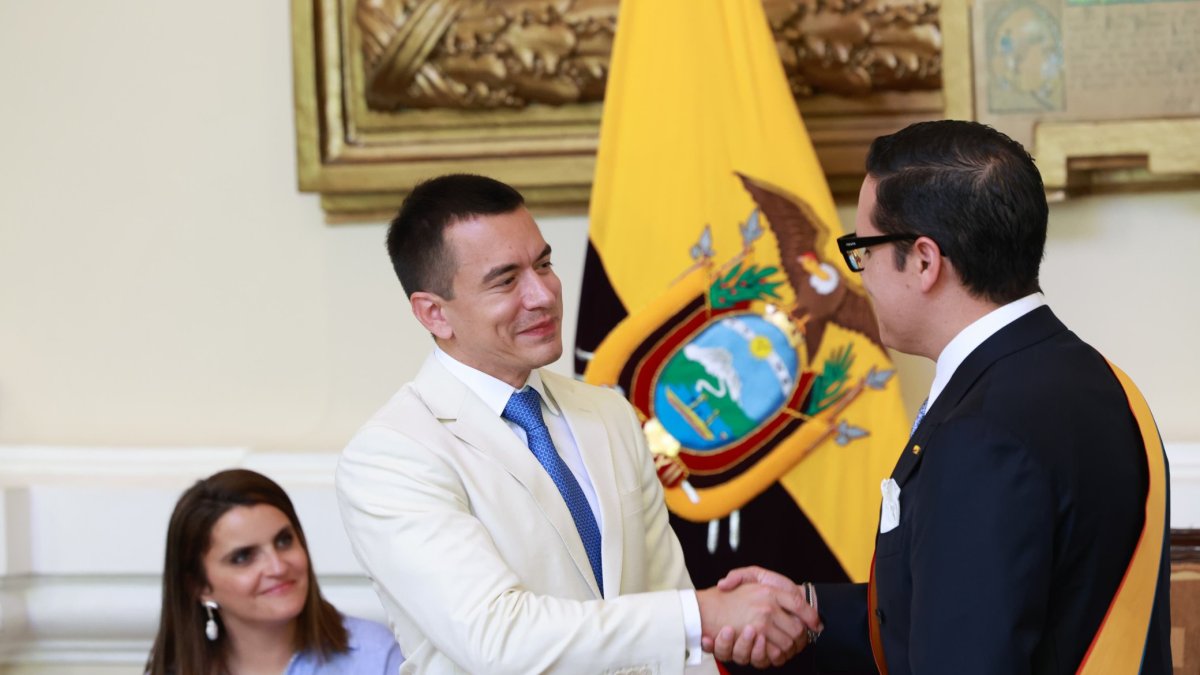 Las explicaciones de Neira Hanze sobre el escándalo del sistema de Salud son una tomadura de pelo intolerable.