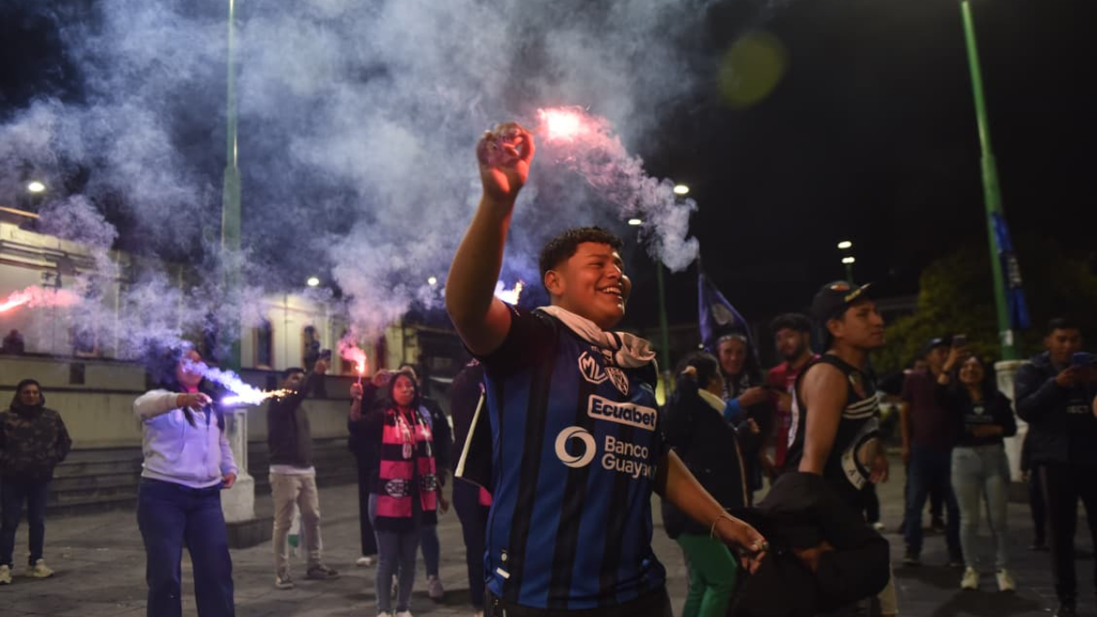 Hinchas celebran la segunda estrella de Independiente del Valle.
