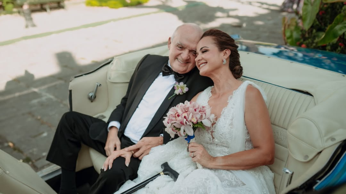 Marcela Aguiñaga junto a su padre, Roosevelt Aguiñaga.