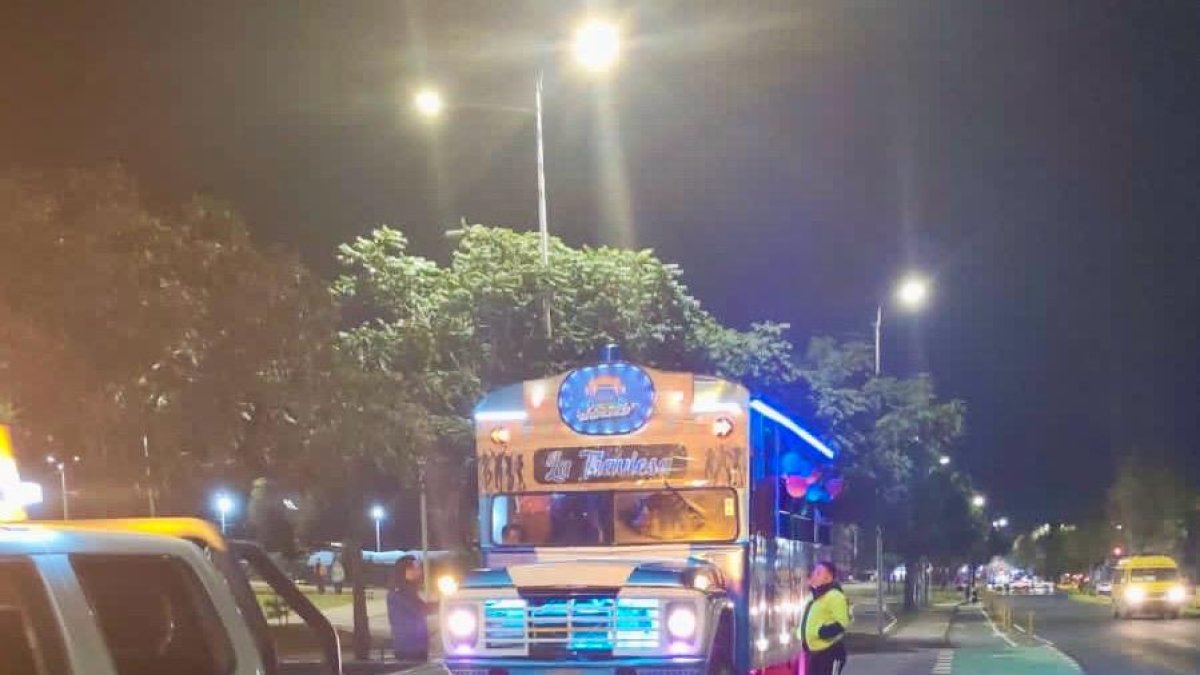 La AMT controló dos emergencias en chivas y reforzó la seguridad durante las festividades.