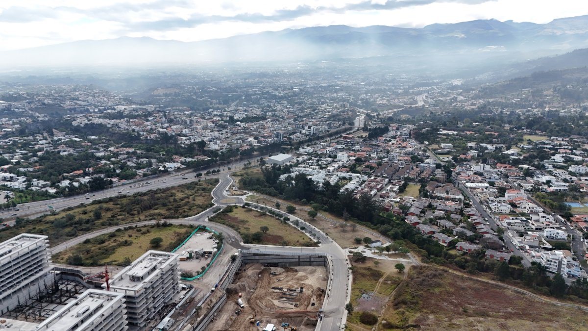 Población. Tumbaco es una de las parroquias rurales que más ha crecido en los últimos años. Según el INEC, tiene cerca de 80.000 habitantes.