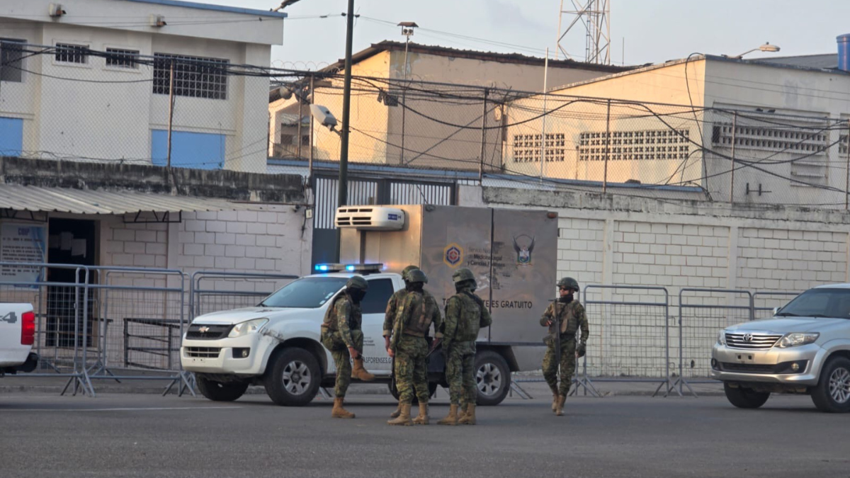 Según las primeras investigaciones policiales, los reos habían sido asfixiados.