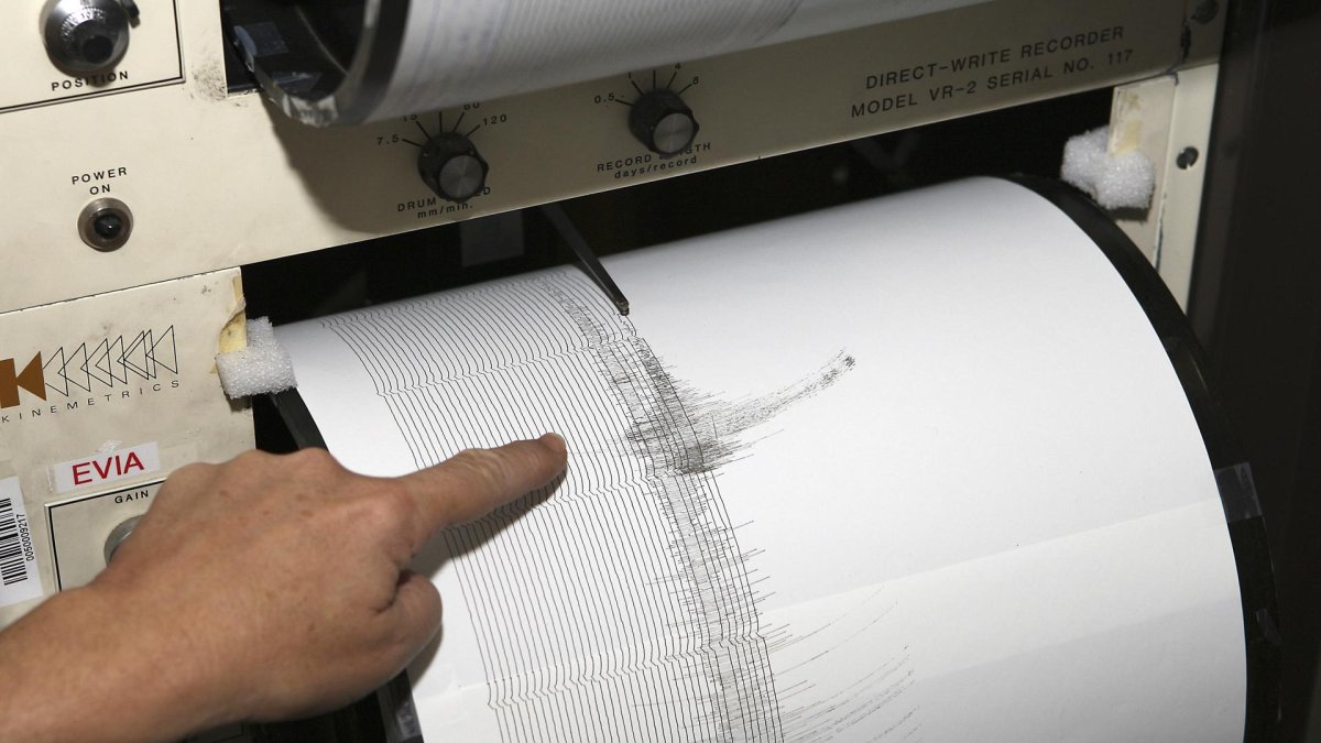 Imagen de archivo de un sismógrafo registrando un terremoto.