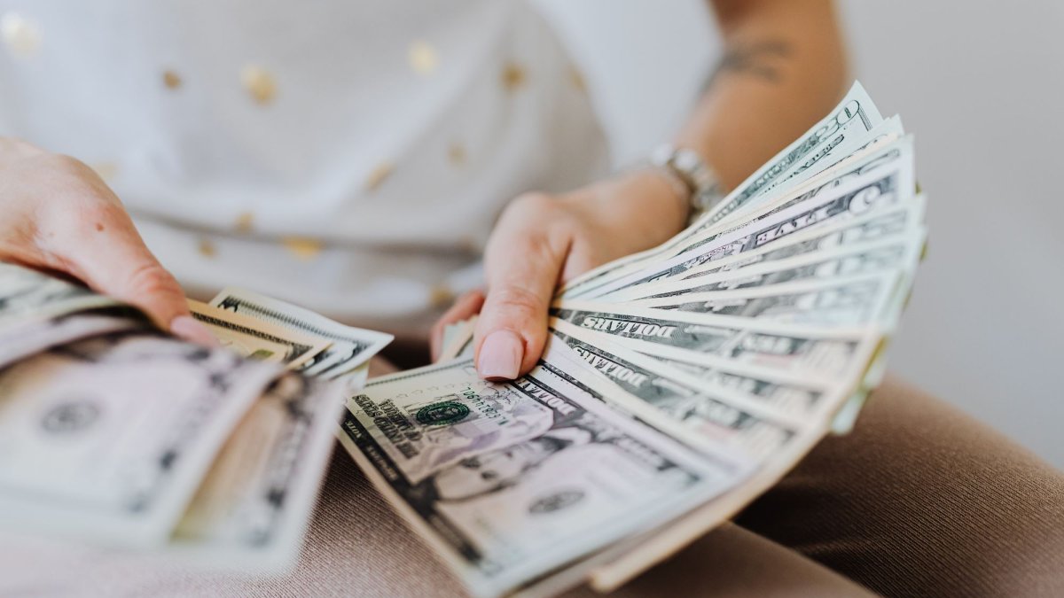 El pago del décimo tercer sueldo en Ecuador no varía por provincia, ya que está regulado por una normativa nacional que fija la misma fórmula