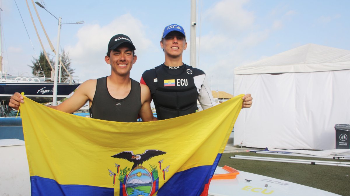 Los ecuatorianos Rafael Sarrazín y Tadas Koreiva, ambos de 17 años se coronaron como los mejores del mundial de velerismo