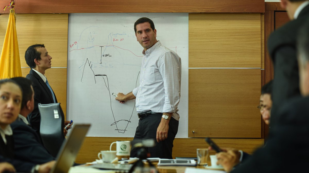 El ministro del Ministerio de Infraestructura y Transporte, Roberto Luque, es uno de los denunciados ante el Contencioso Electoral (TCE).