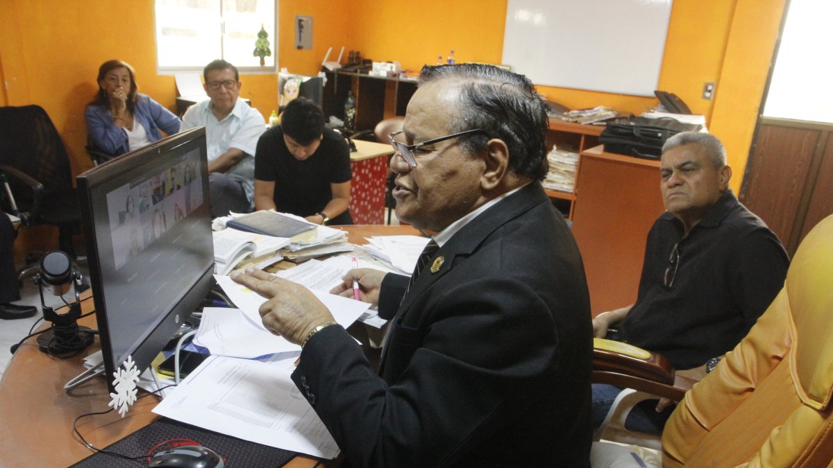 Momento en que la jueza Cruz Torres da la sentencia y el abogado Jorge Itúrburu apela oralmente.