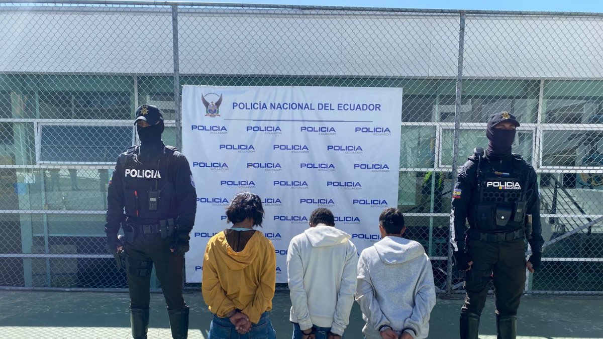 Los tres detenidos fueron capturados en Ciudad Bicentenario tras secuestrar a un taxista por aplicación.