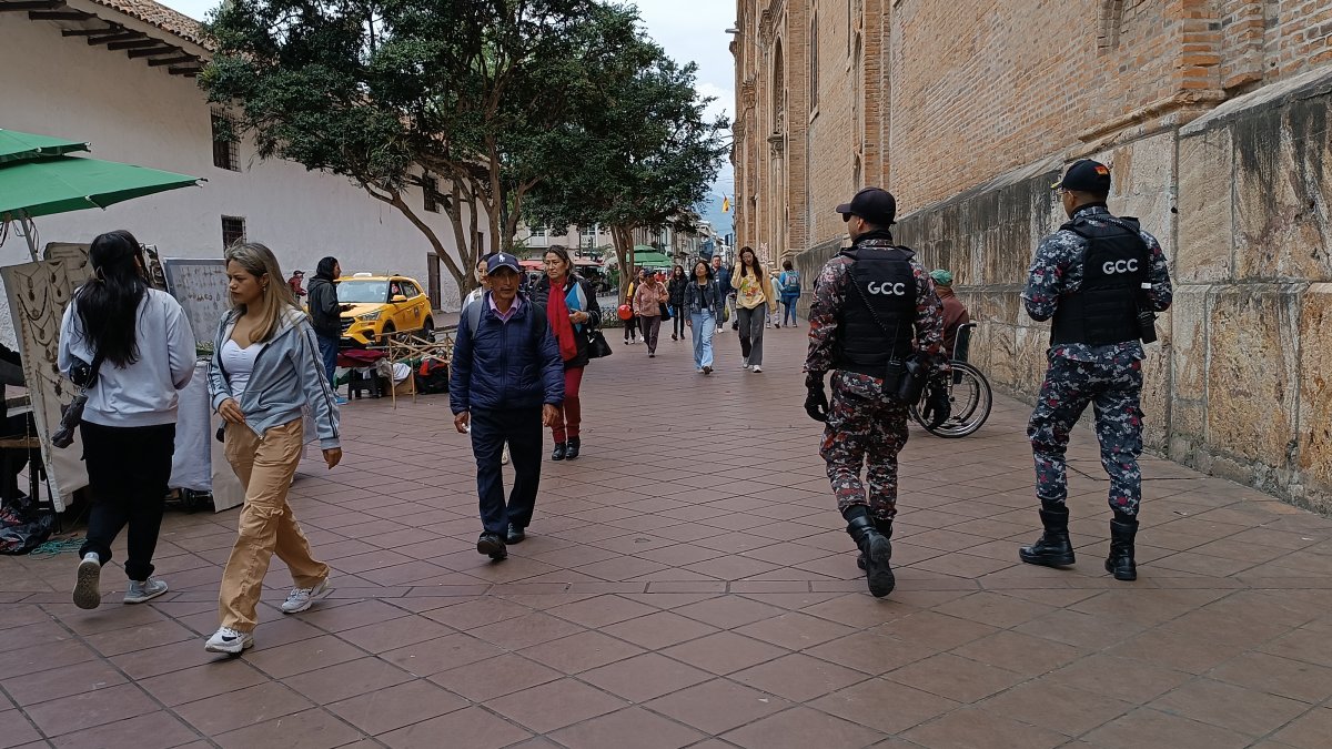 Imagen referencial. Circula en redes sociales mensajes con estafas sobre remate de mercadería en la Senae.