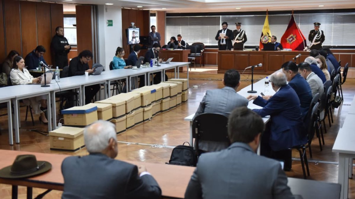 La audiencia se retomará a las 18:30 del 9 de diciembre de 2025.