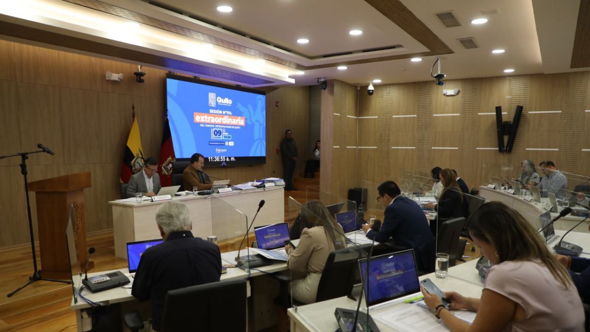 Ediles del Concejo Metropolitano durante la sesión en la que se aprobó el presupuesto 2026 de Quito.